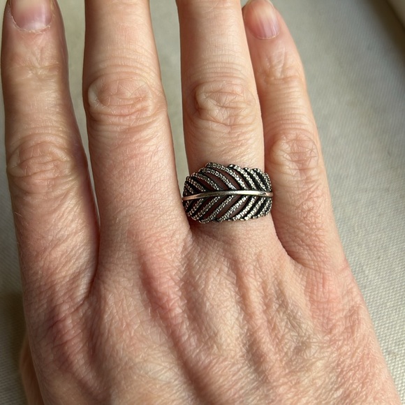 PANDORA Light as a Feather Sterling Silver Ring - Picture 3 of 9